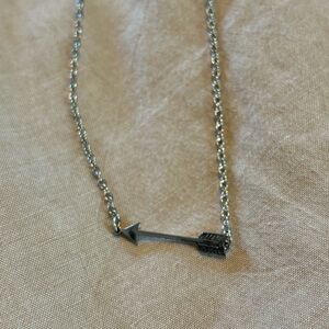 NEW Silver arrow necklace